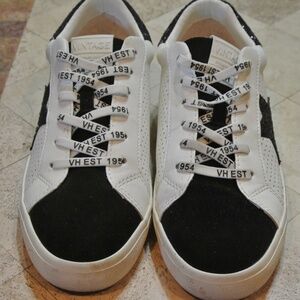 WOMENS VINTAGE HAVANA BLACK AND WHITE STAR SHOES, SIZE 10